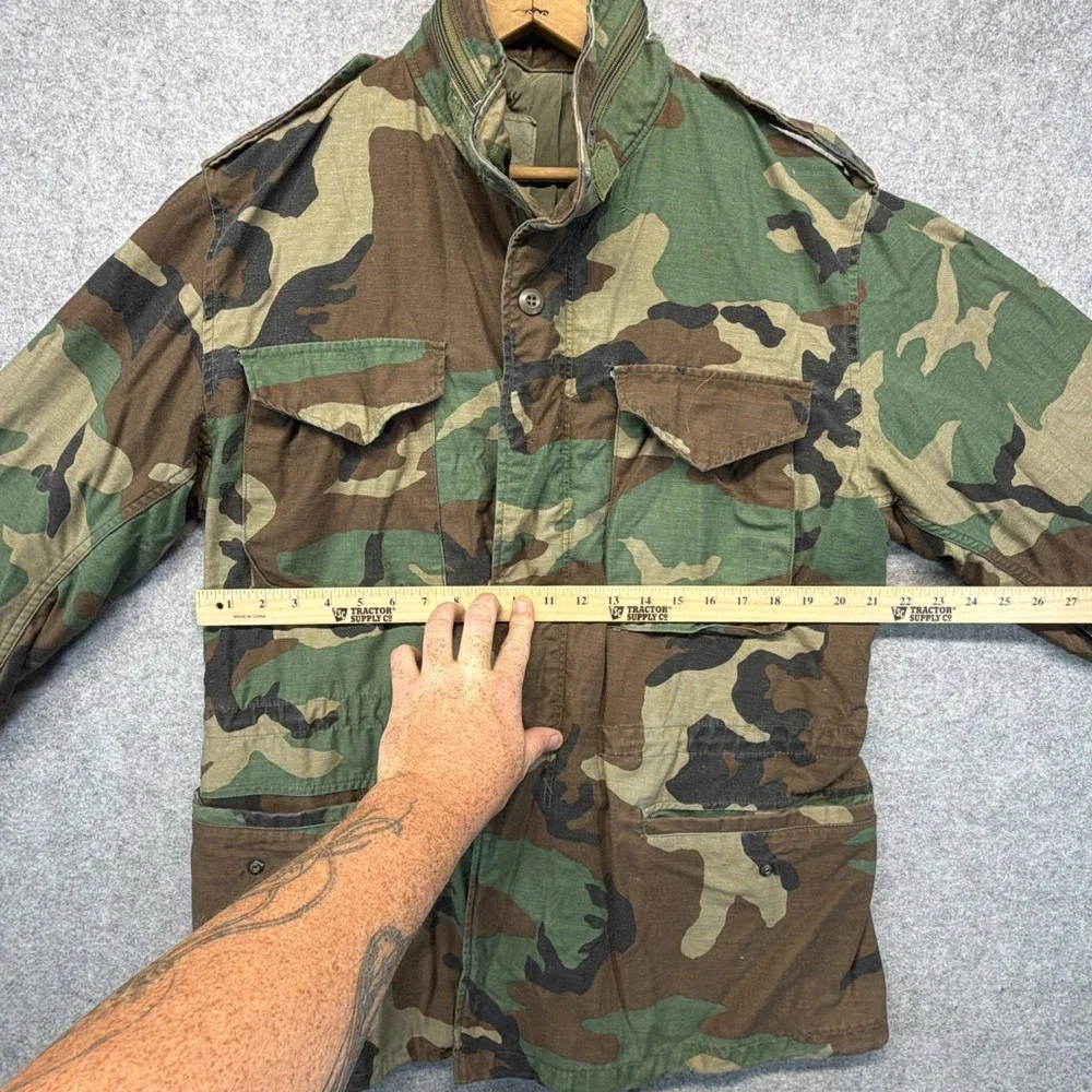 Vintage 80s US Army M-65 Field Jacket Mens Medium Short Woodland Camo Coat M65